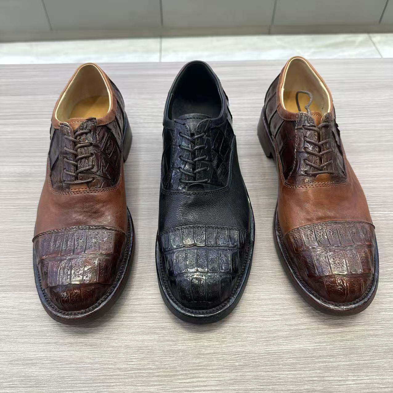 马皮商务休闲皮鞋三接头缝制上线