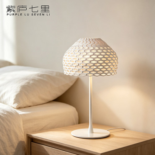 意式简约镂空桌面台灯