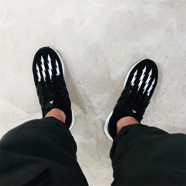 NEIGHBORHOOD x Adidas Ultra Boost联名男女跑鞋 EG7649 EG7650