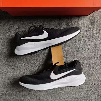 NIKE耐克 REVOLUTION 7 WIDE男子轻便透气休闲跑步鞋FB8501-002