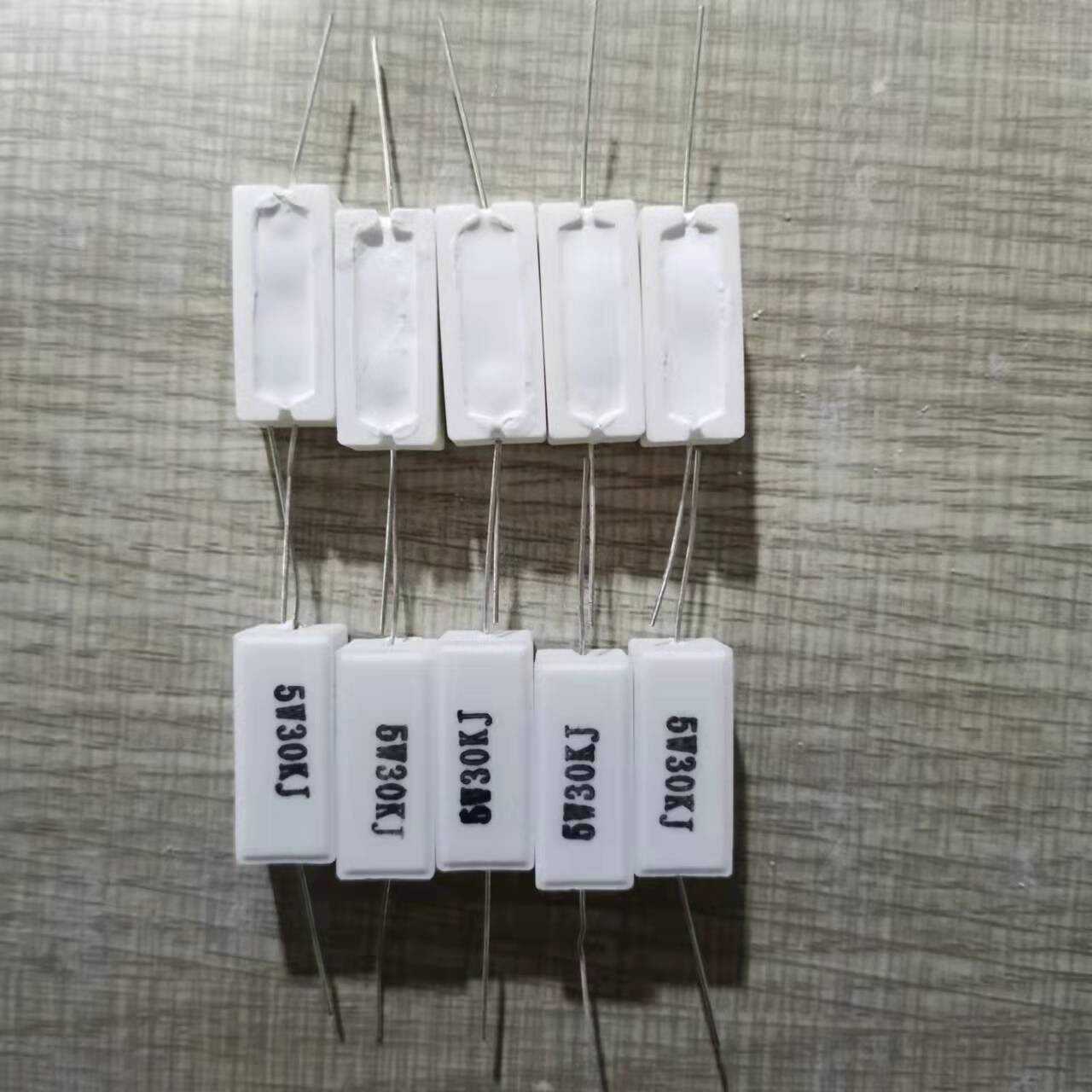 卧式水泥电阻器5W 7W 10W 15W 20W 25W 30W 40W 50W3.9R 390R 39K