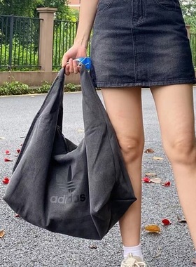 adidas阿迪达斯三叶草云朵单肩包运动休闲包男女款IX7694 IX7693