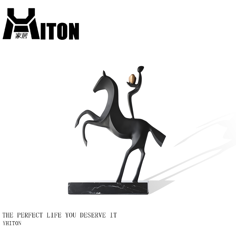 意式轻奢艺术马上有钱摆件