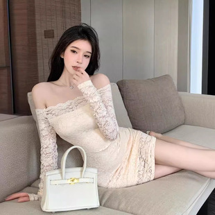 法式一字肩蕾丝连衣裙女春名媛气质显瘦短裙纯欲收腰一步包臀裙子