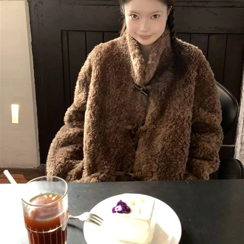 咖咖熊色牛角扣立领仿羊羔毛皮毛一体皮草外套女冬季加厚保暖宽松