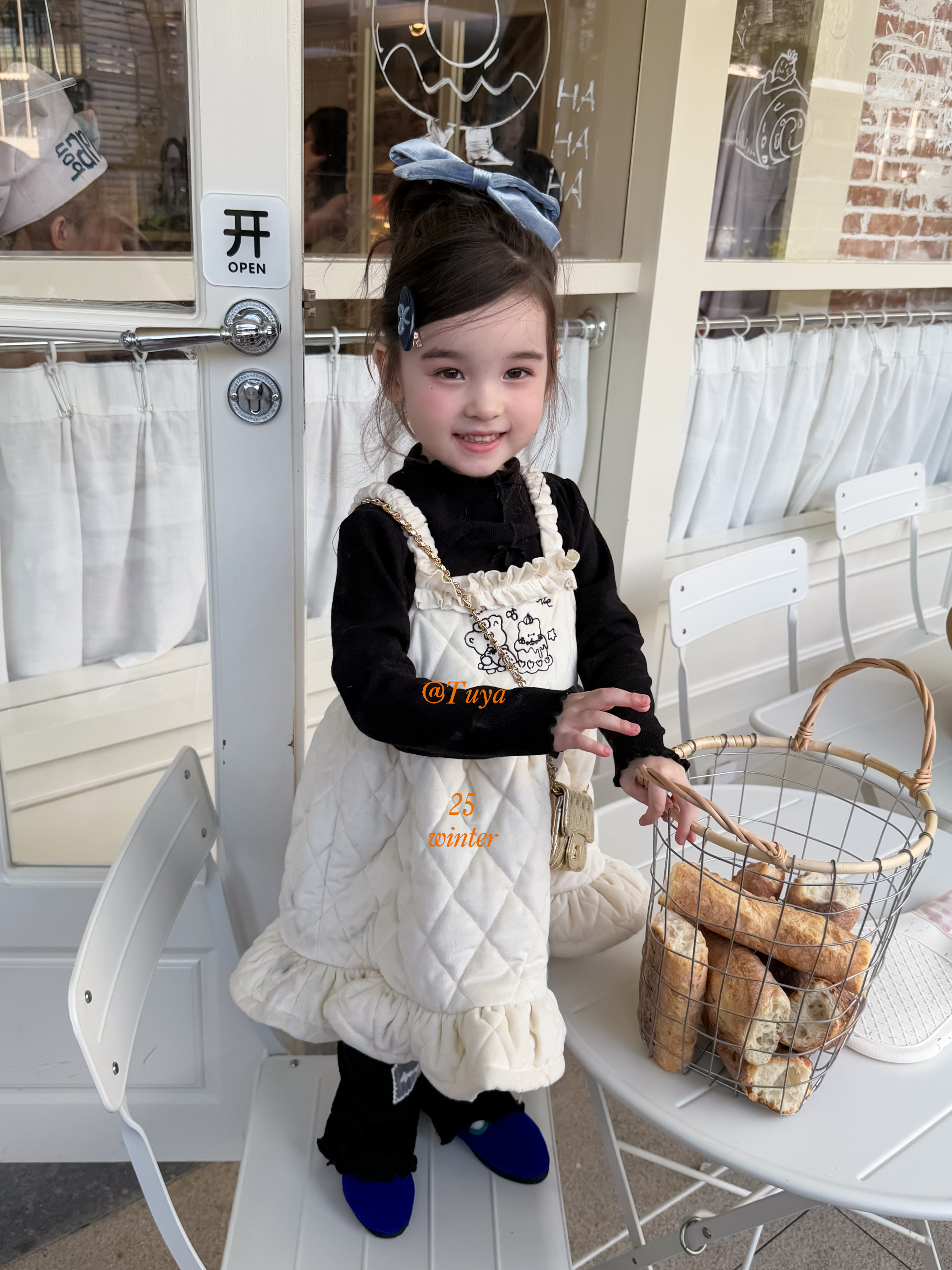 品牌童装冬季新品儿童裙子 韩版女童卡通绣花夹棉吊带连衣裙