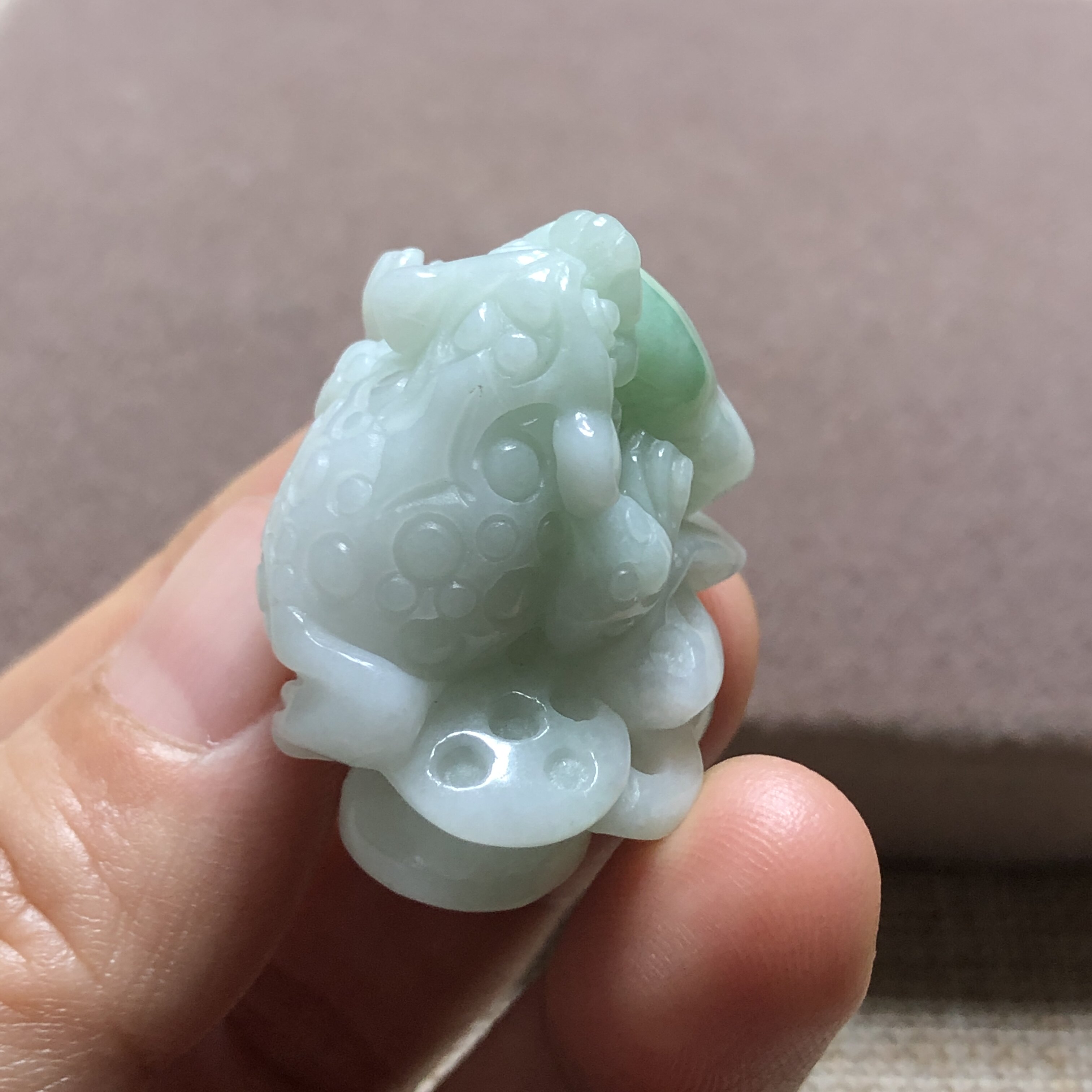 缅甸玉石a货翡翠玉雕文玩特色飘绿招财三脚金蟾立体挂件吊坠捡漏