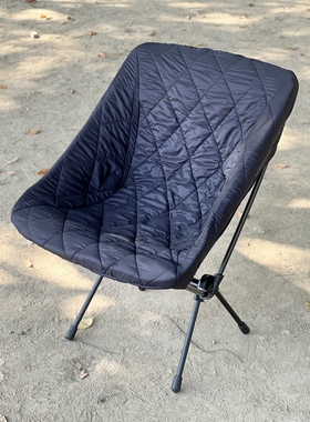 户外露营折叠月亮椅防风保暖座垫