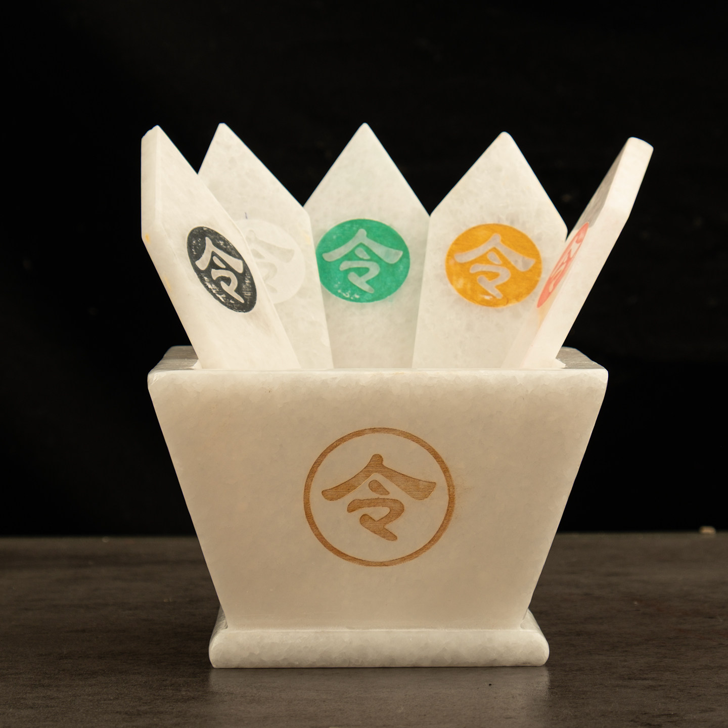 天然玉石五色令招财米斗底座摆件
