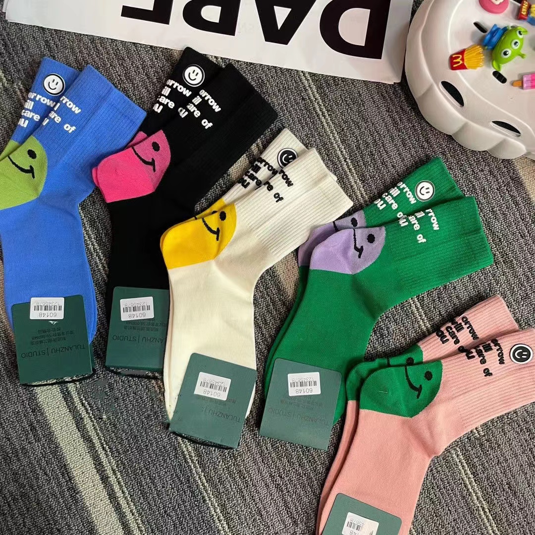 袜子女搭鲨鱼裤外穿后跟笑脸字母