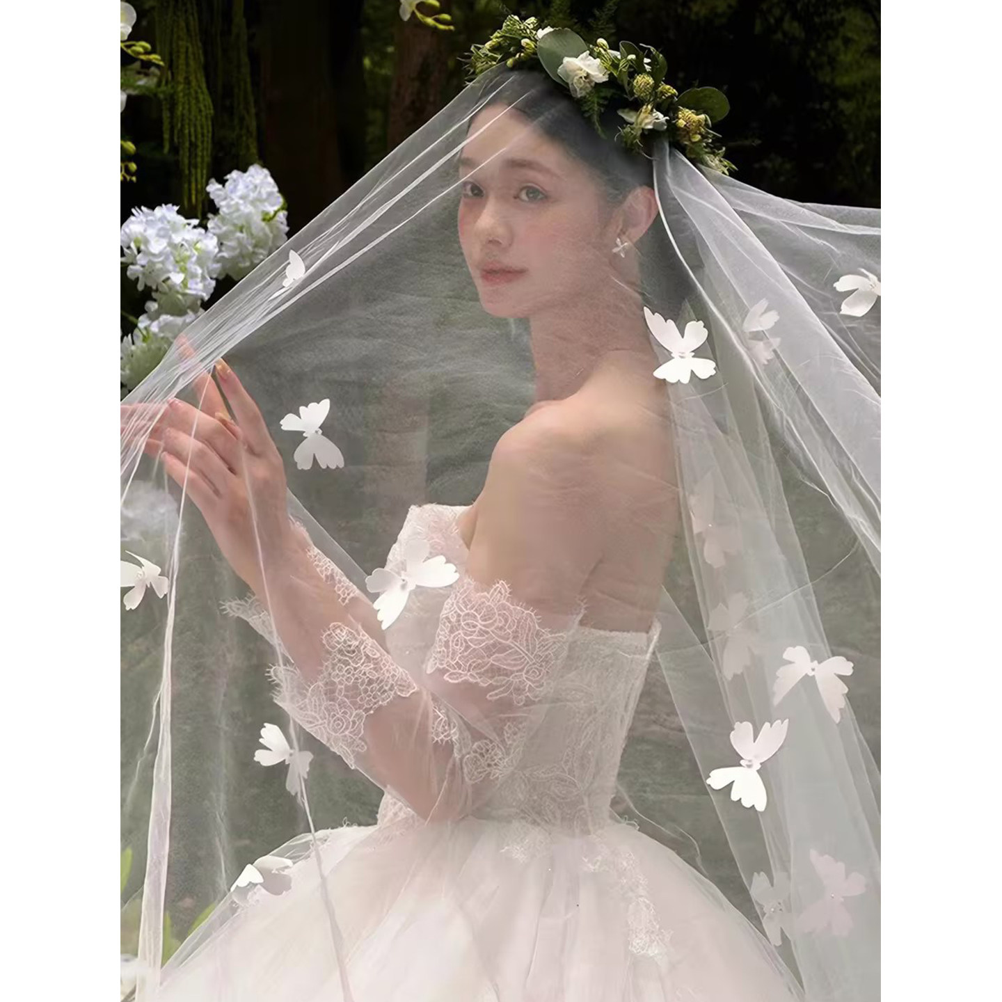 白色重工奢华长拖尾新娘蝴蝶头纱