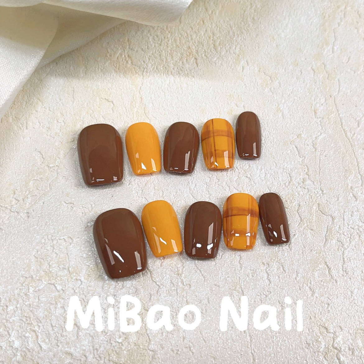 格纹焦糖美拉德棕黄撞色穿戴甲短款方形美甲贴片高级感通勤纯手工