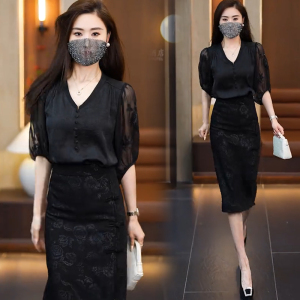 冰丝衬衫套装女2024夏季薄款轻奢风小众减龄中袖包臀半身裙两件套