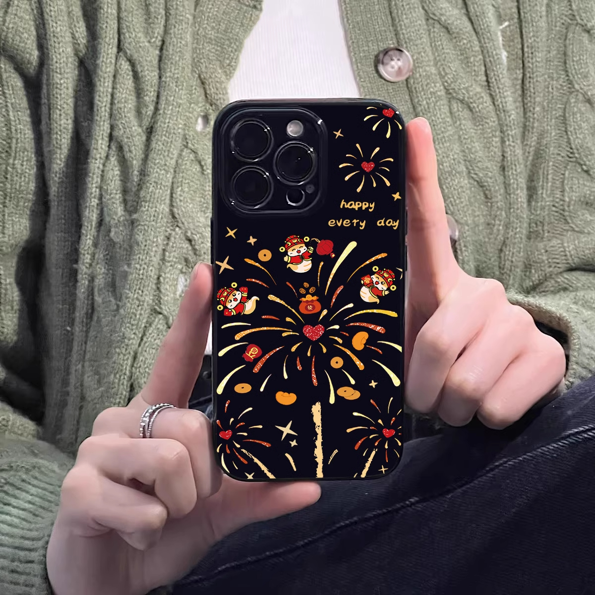 2025喜庆烟花财神爷新年款适用于苹果15promax手机壳新款iPhone16全包14透明13硅胶12软壳11防摔16pro保护套