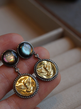 小众复古圆形鲍鱼贝古币耳环 老钱风925纯银雄鹰圆牌金币耳环银饰