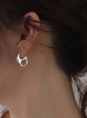欧美小众素银猪鼻子耳环 夏季新款9225纯银松弛感椭圆形H字母耳钉
