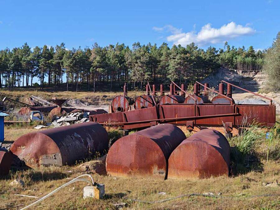 3月12日哈尔滨依兰县达连河镇对青山村的炼油设备（成品油罐4个、原料油罐4个、冷却设备5个、生产罐5个）网络拍卖公告