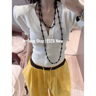 2026春季新款时尚韩版显瘦V领漏肩短袖衬衫一排扣透气百搭上衣女