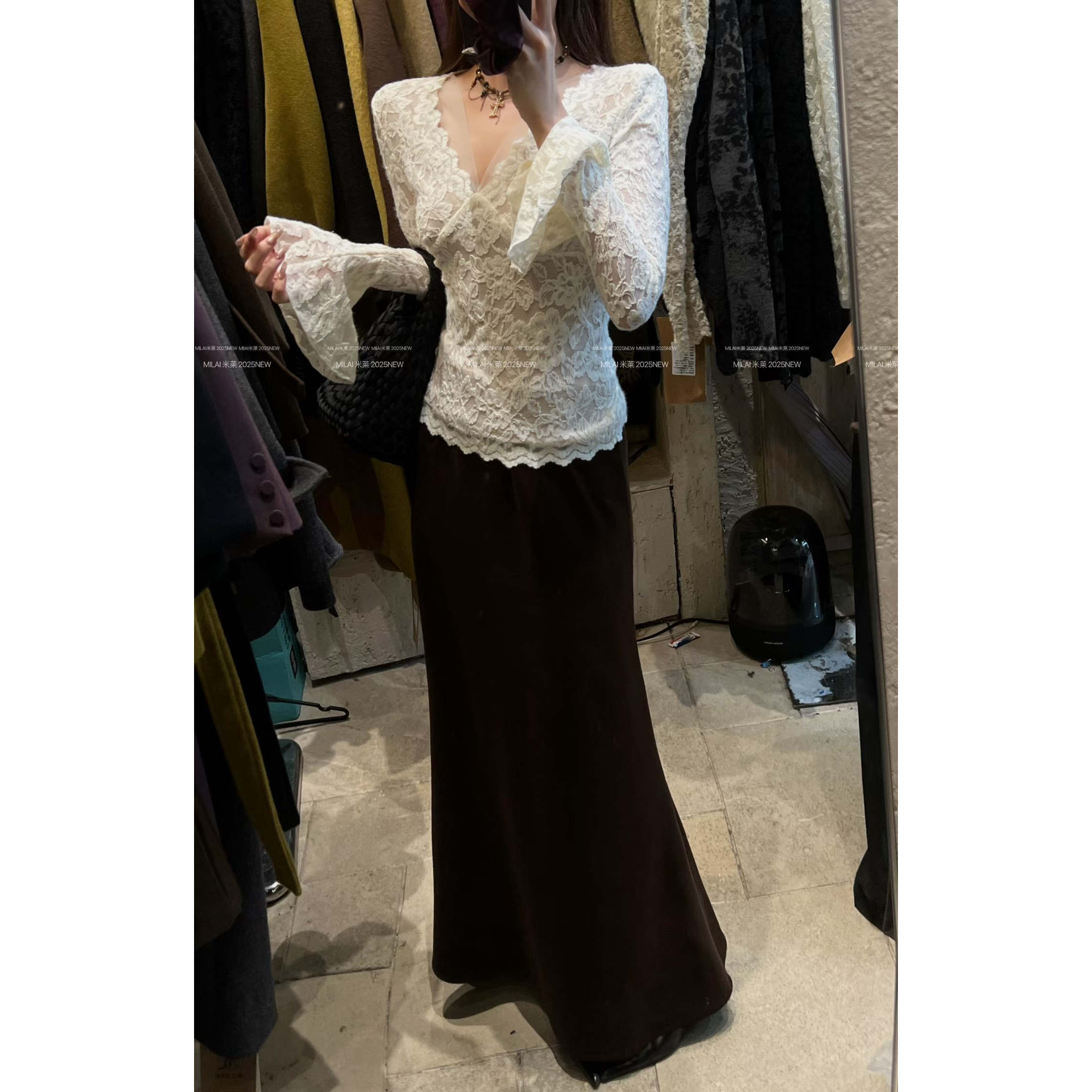 法式白色V领蕾丝衫女纯欲高级感气质加绒加厚叠穿内搭打底衫上衣