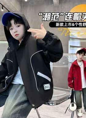 儿童春秋装红色外套2026新款中大童时尚连帽上衣男童百搭冲锋衣潮