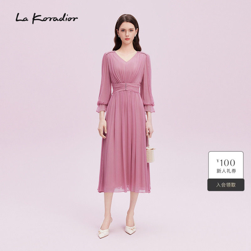 La Koradior拉珂蒂2025商场同款新款100桑蚕丝v领灯笼袖连衣裙女