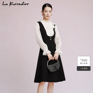 La Koradior拉珂蒂女时尚秋季立领喇叭袖立体钉珠洋装轻奢连衣裙