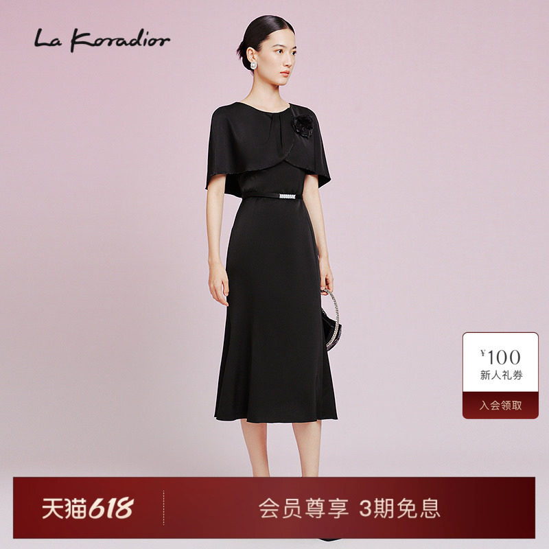 【精致社交】La Koradior拉珂蒂夏季黑色斗篷设计鱼尾显瘦连衣裙