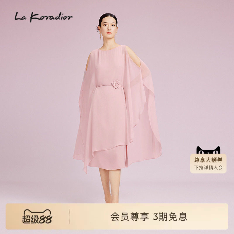 La Koradior拉珂蒂通勤时尚夏不规则裙摆长袖斗篷收腰连衣裙女图片