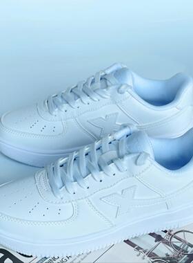 特步经典空军一号小白鞋 防滑耐磨 男女同款情侣低帮运动休闲板鞋