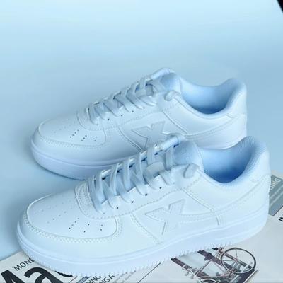 特步纯白系带低帮运动休闲板鞋