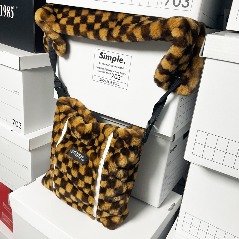 复古的焦糖烘焙棋盘格元素设计