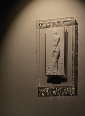 oroliving独家雕塑石膏浮雕Jeff创作《雨中的歌莉娅》氛围挂画