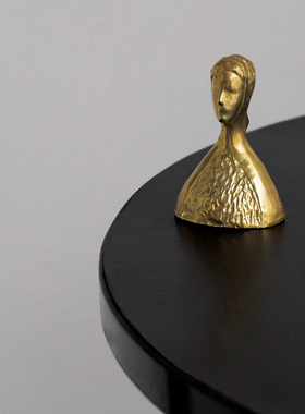 oroliving独家Jeff创作铸铜雕塑艺术品《伊丽莎白》限量装饰摆件