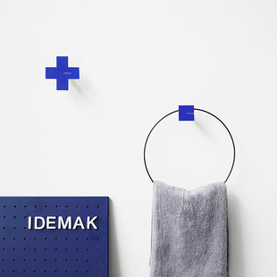 oroliving原创克莱因蓝挂钩打孔固定墙壁储物架挂衣衣帽钩装 饰架