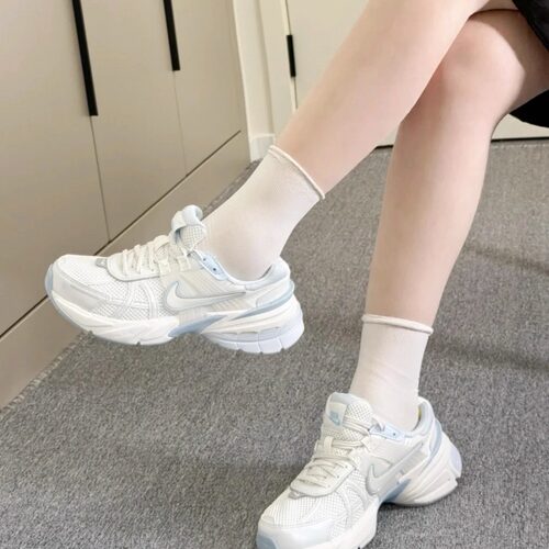 Nike女子透气轻便网眼复古运动鞋
