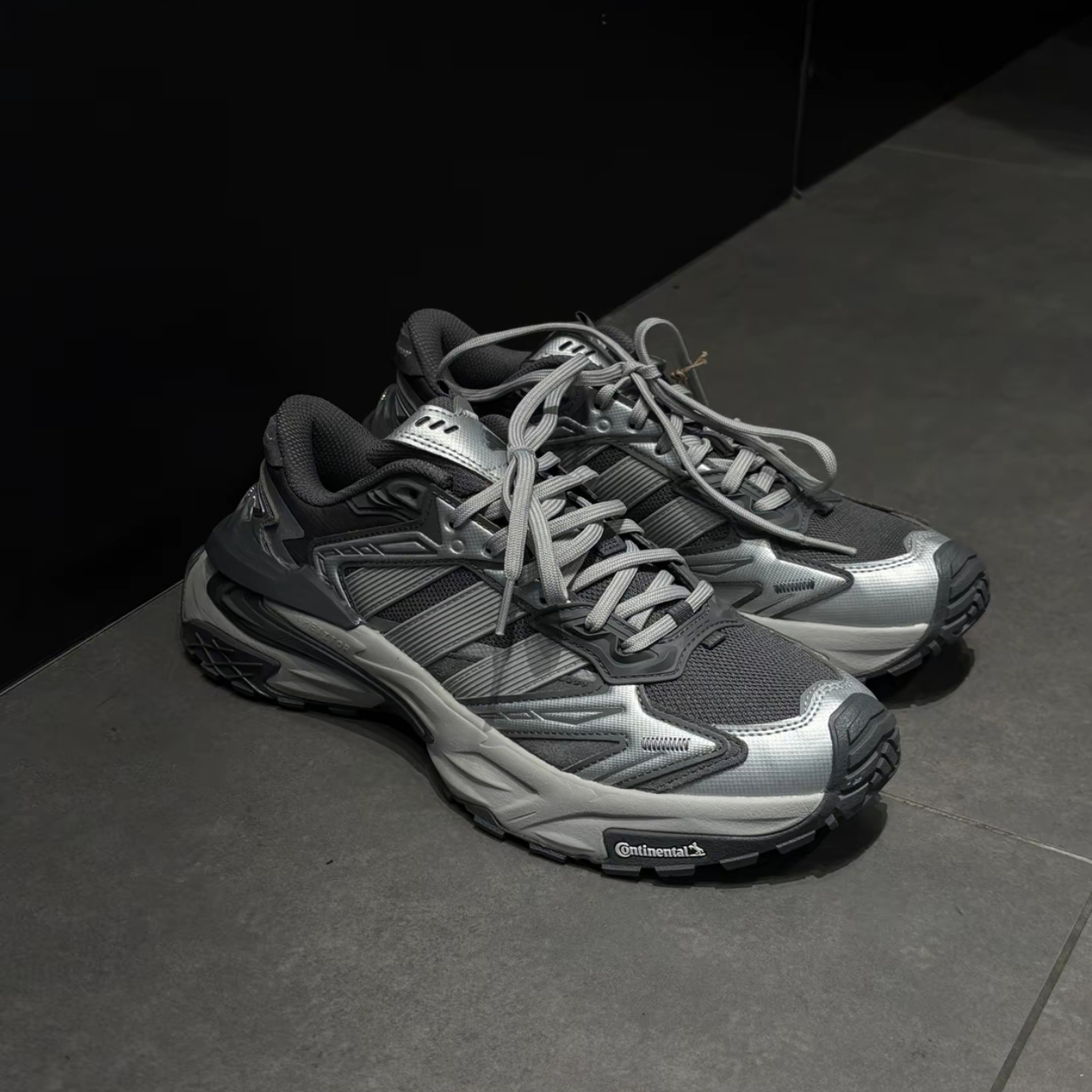 Adidas男女同款轻便透气老爹鞋