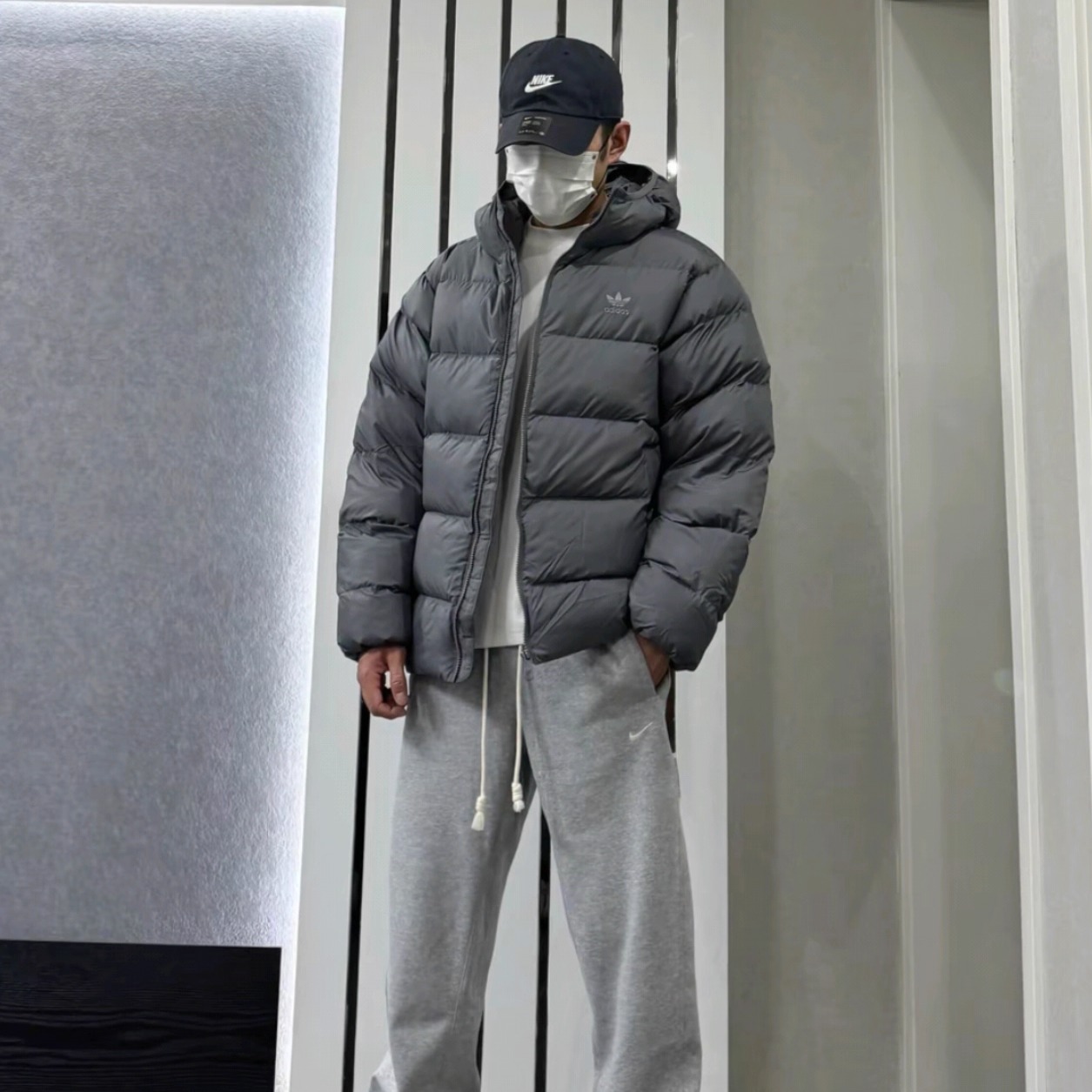 Adidas男子防风保暖舒适羽绒服