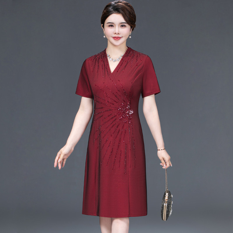 夏季喜婆婆婚宴装2025新款高贵小个子年轻妈妈结婚礼服大码连衣裙