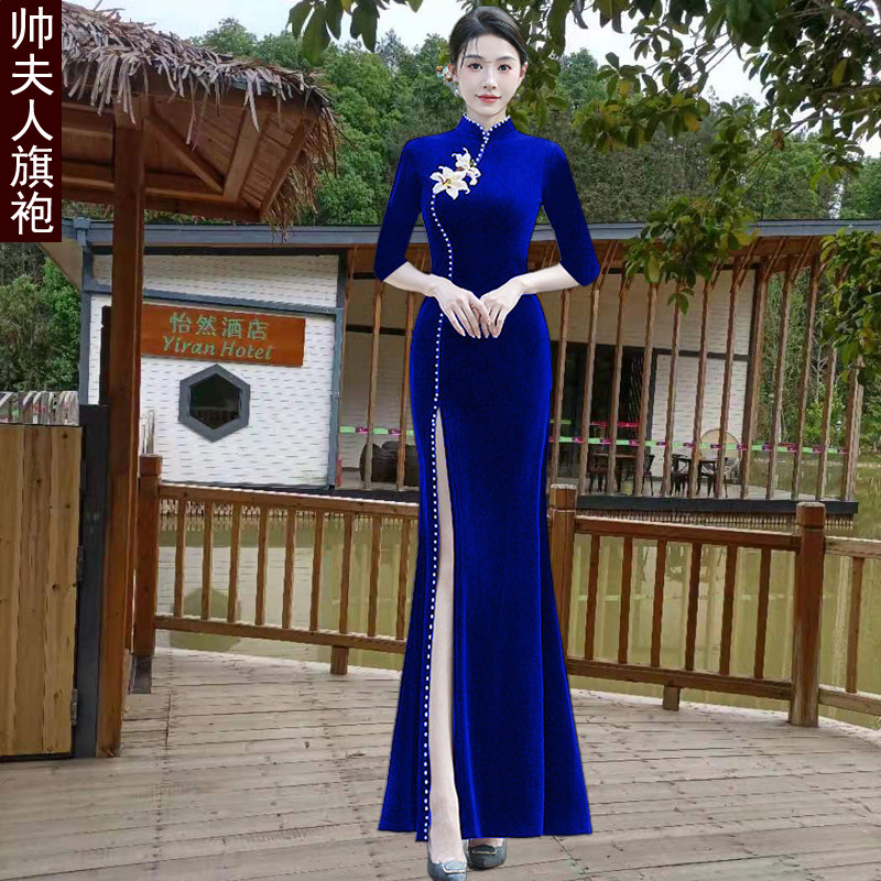 高端走秀旗袍长2026鱼尾款珍珠丝绒中袖修身舞台改良演出宴会礼服
