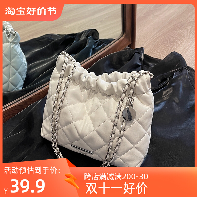 今年流行小包包女2023新款秋冬小众设计菱格链条单肩包质感水桶包