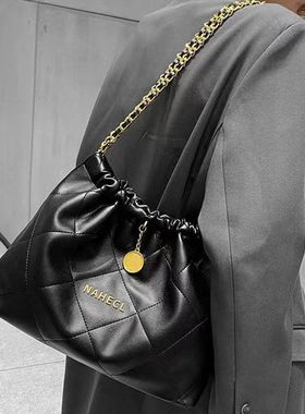 小香风托特包包女大容量单肩包2025新款通勤链条腋下包小众垃圾袋