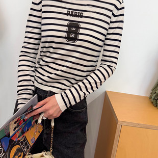 绮窈26春夏新款 8号标志字母印花条纹山羊绒和桑蚕丝混纺针织T恤