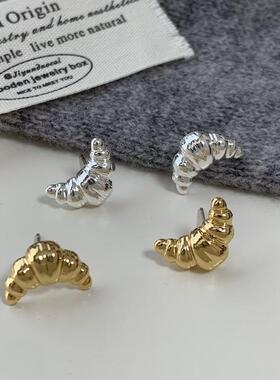 MAGICBOXACC冷淡风小巧精致趣味迷你牛角包925银针耳钉百搭耳环