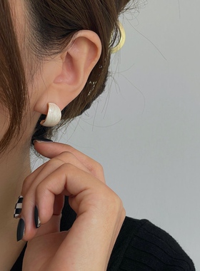 MAGICBOXACC气质清新白色珐琅釉镶钻月牙925银针耳钉百搭耳环耳饰