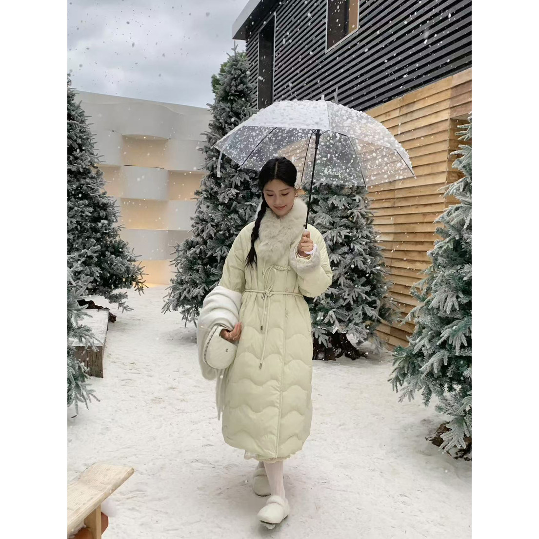 高级感狐狸毛毛领中长款羽绒服