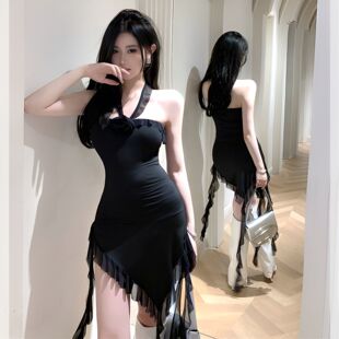 名媛风纯欲辣妹黑色挂脖无袖连衣裙女韩版小众荷叶边飘带修身短裙