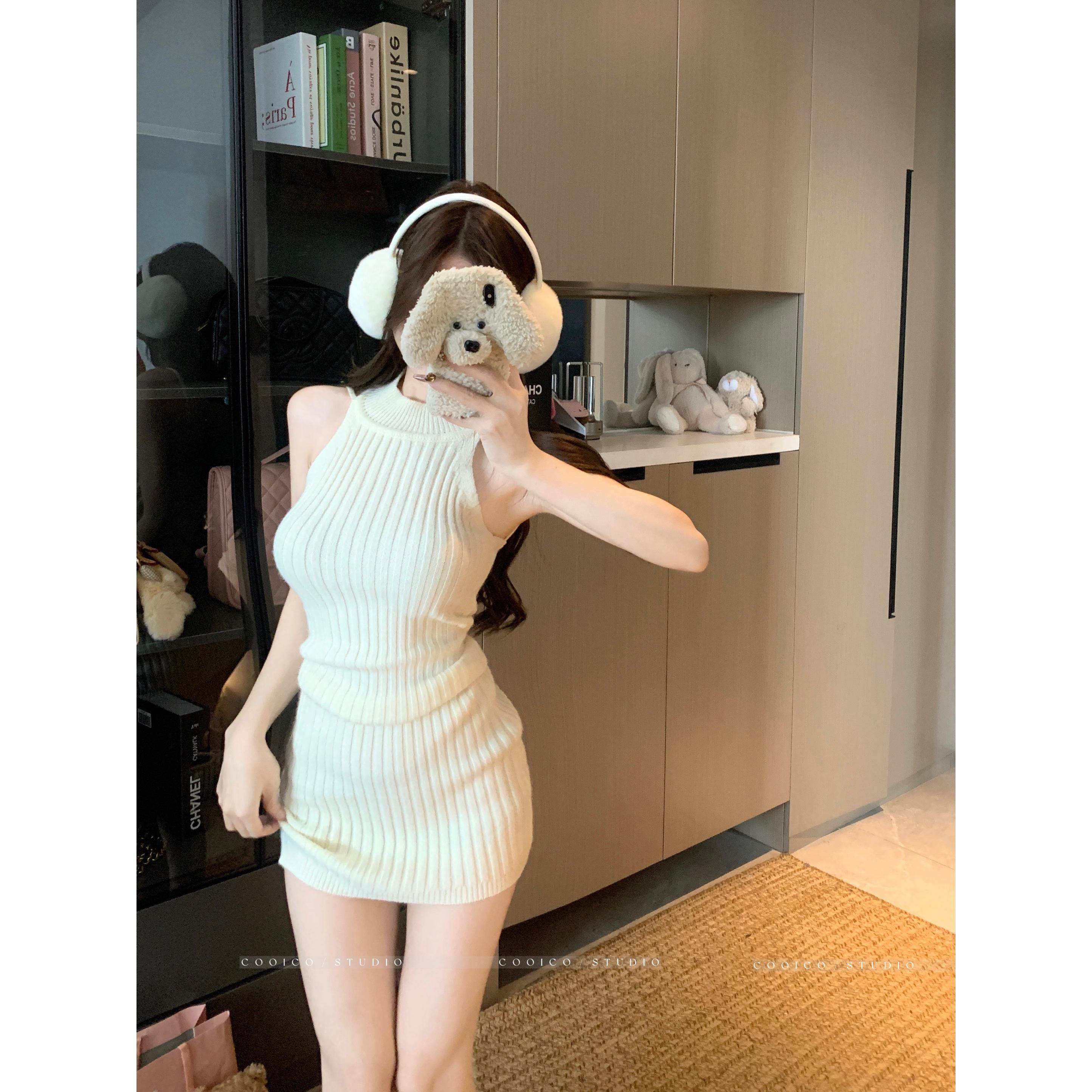 纯欲风露背无袖背心连衣裙女秋冬打底针织裙修身杏色裙子包臀短裙