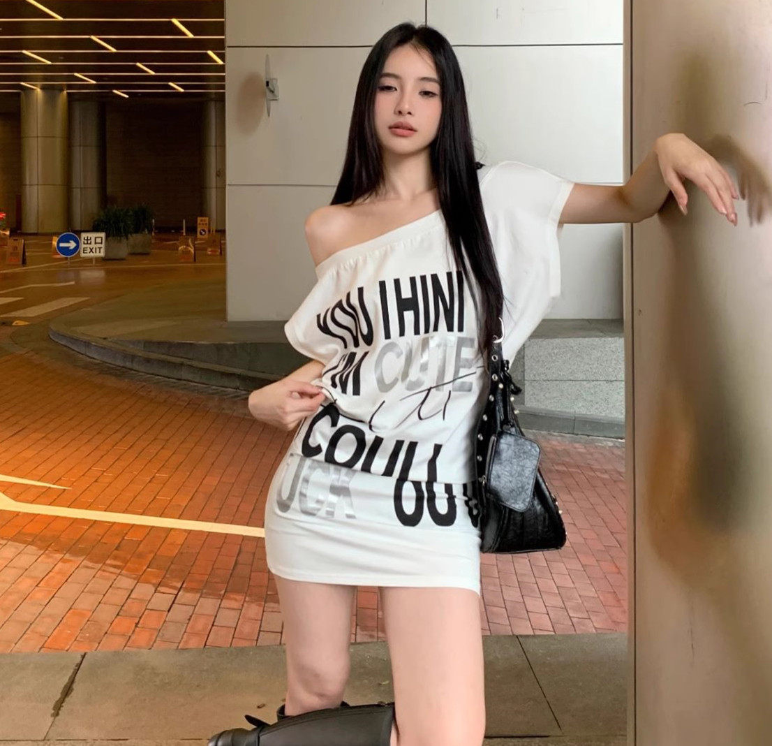 辣妹斜肩字母印花无袖连衣裙女