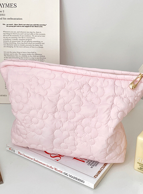 化妆包女2026新款便携夹棉小清新杂物数据线收纳整理袋旅行洗漱包