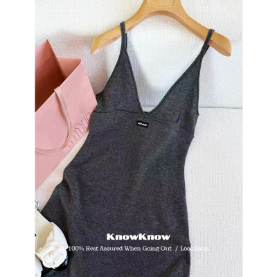 KnowKnow Closet. | 只做对版 字母灰色V领修身羊绒吊带裙连衣裙